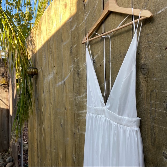 White Satin Backless Maxi Dress 🌿 S - Picture 4 of 10